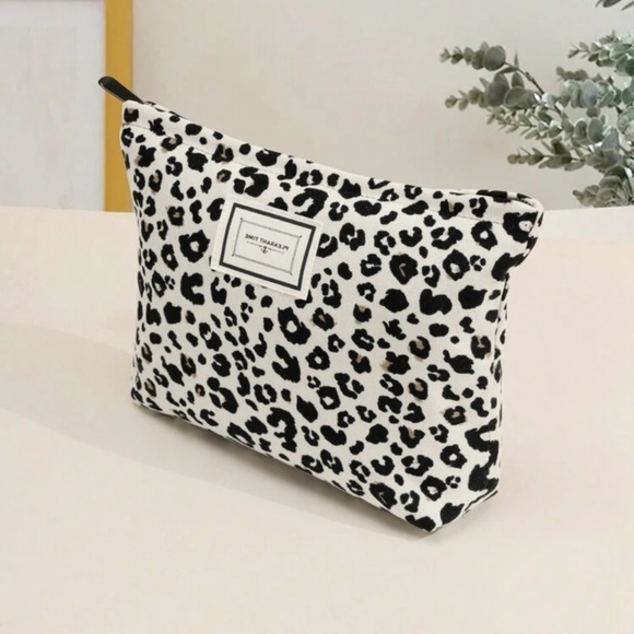 White Leopard Print Makeup Travel Bag for Toiletries Cosmetics - Picture 7 of 7
